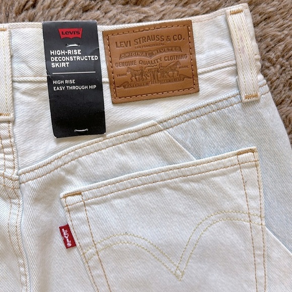 Levis Denim Skirt - Picture 5 of 6